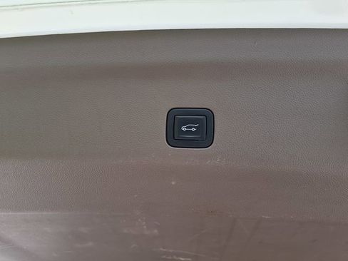 Used 2023 GMC Yukon Denali RWD image 16