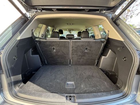 Used 2025 Volkswagen Atlas SE image 32
