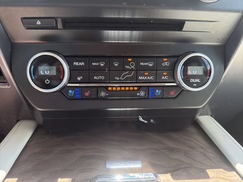 Used 2018 Ford Expedition Platinum AWD/4WD image 35