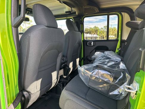 New 2026 Jeep Gladiator Sport AWD/4WD image 17