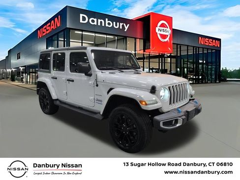 Used 2022 Jeep Wrangler Unlimited Sahara w/ Cold Weather Group AWD/4WD image 1