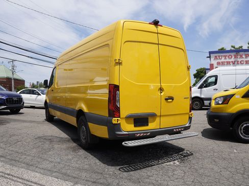 Used 2021 Mercedes-Benz Sprinter 2500 image 5