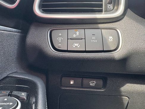 Used 2019 Kia Sorento SX image 15