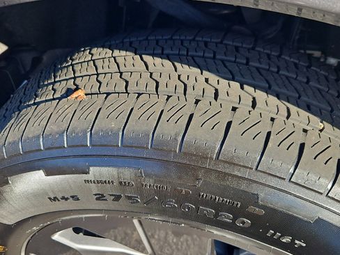 Used 2023 Ford F150 Lightning Lariat image 31