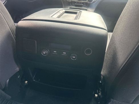Used 2017 GMC Yukon SLE w/ SLE Value Package AWD/4WD image 15