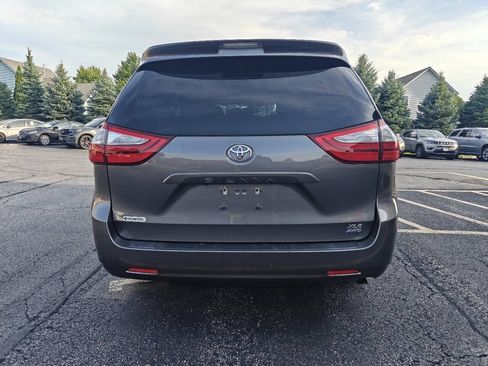 Used 2015 Toyota Sienna XLE AWD/4WD image 2