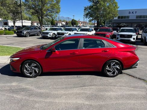Used 2025 Hyundai Elantra Limited FWD image 13