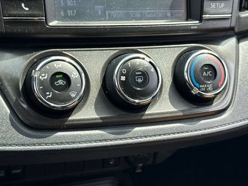 Used 2015 Toyota RAV4 LE AWD/4WD image 29