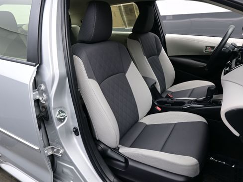 Used 2025 Toyota Corolla LE w/ LE Premium Package image 13