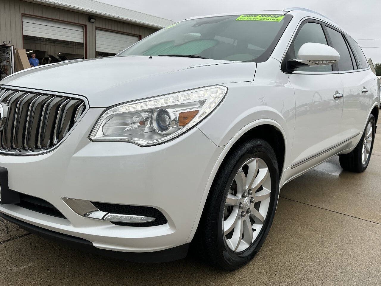 Used 2016 Buick Enclave Premium w/ Experience Buick Package FWD image 3