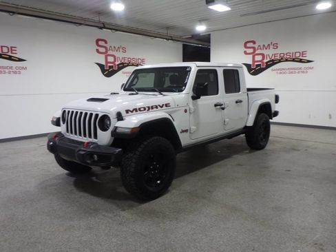 Used 2023 Jeep Gladiator Mojave w/ LED Lighting Group AWD/4WD image 1