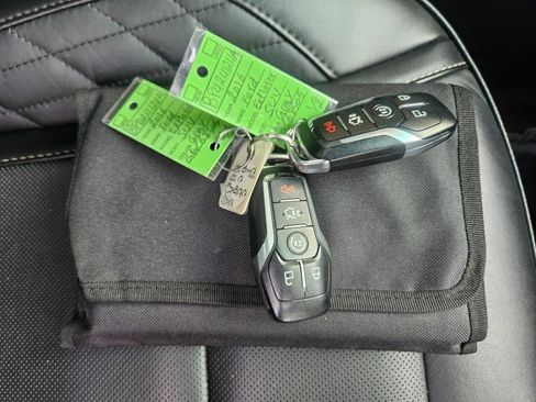 Used 2016 Ford Explorer Platinum image 41