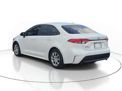 Used 2025 Toyota Corolla LE FWD image 4