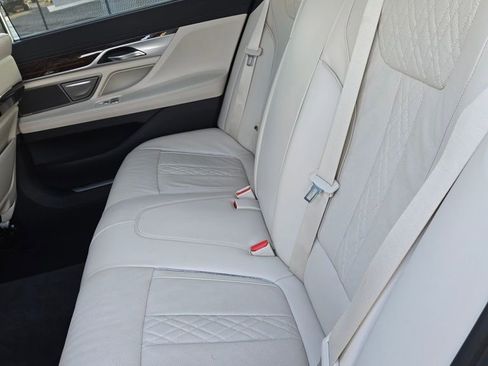 Used 2020 BMW 740i w/ Premium Package image 43