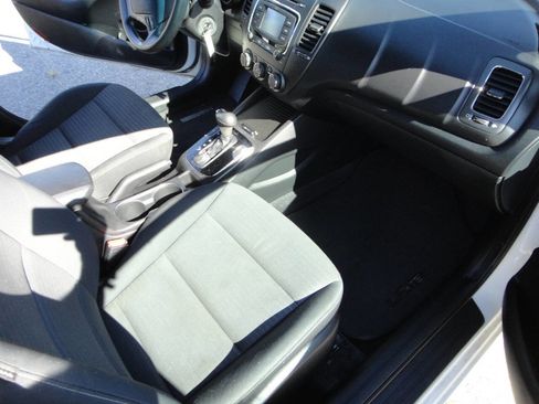 Used 2017 Kia Forte LX w/ LX Popular Package image 13