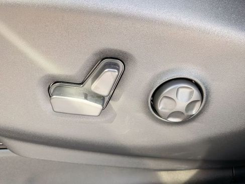 New 2026 Chrysler Pacifica Select image 12