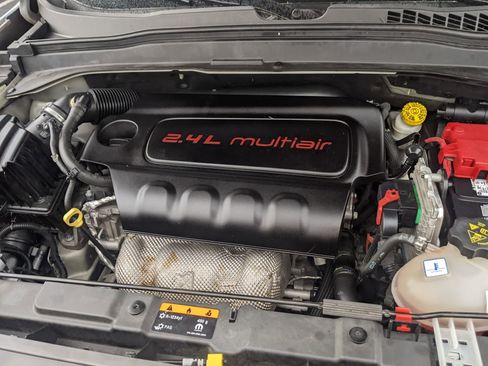 Used 2018 Jeep Renegade Latitude image 34