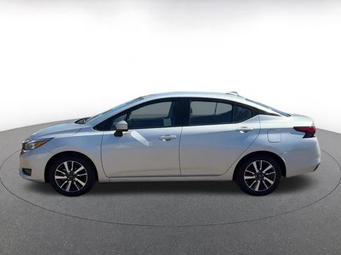 Used 2025 Nissan Versa SV image 9