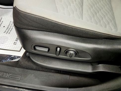 Used 2020 Chevrolet Equinox LS w/ LS Convenience Package FWD image 10