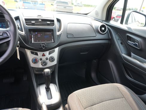 Used 2016 Chevrolet Trax LS AWD/4WD image 21