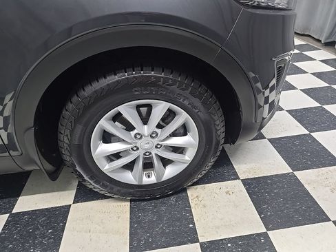 Used 2018 Kia Sorento AWD image 4