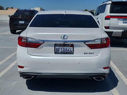 Used 2018 Lexus ES 350 w/ Premier Package image 4