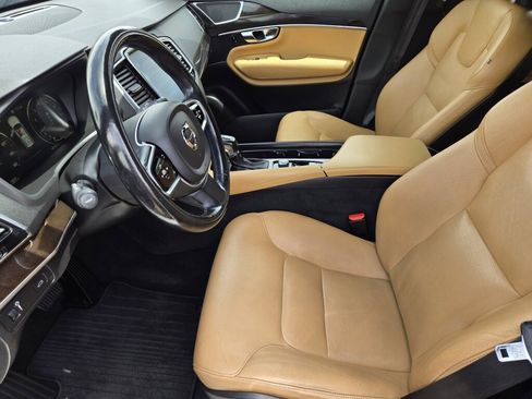 Used 2018 Volvo XC90 T6 Momentum w/ Convenience Package AWD/4WD image 8