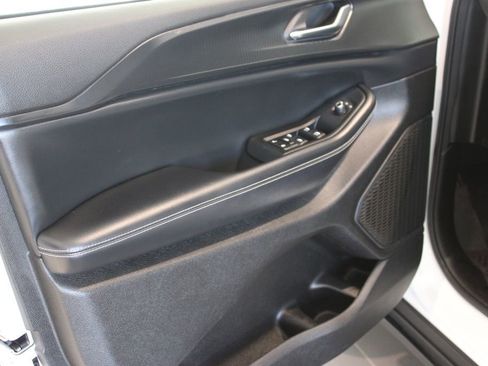 Used 2024 Jeep Grand Cherokee Altitude image 27