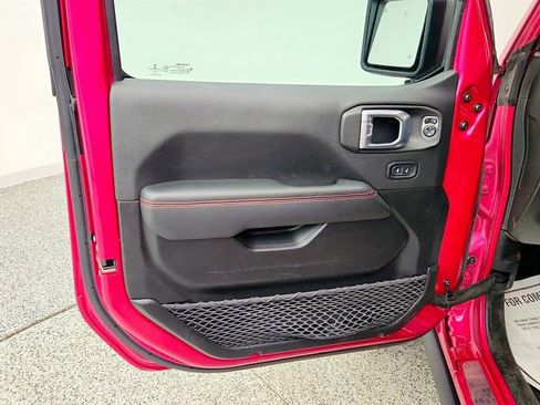 Used 2022 Jeep Wrangler Unlimited Rubicon w/ LED Lighting Group AWD/4WD image 10