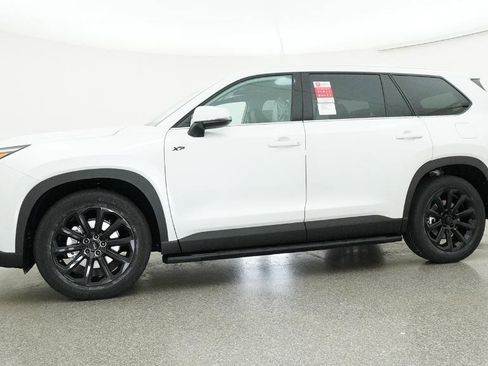 New 2026 Toyota Grand Highlander XLE FWD image 9