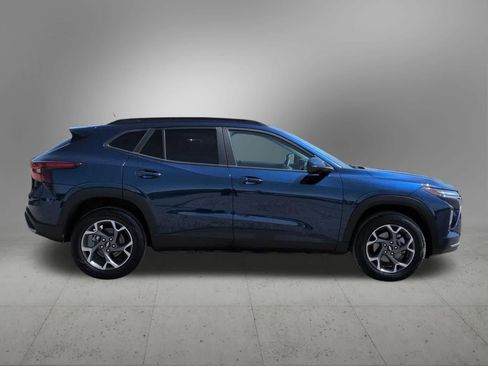 Used 2024 Chevrolet Trax LT w/ Driver Confidence Package FWD image 7