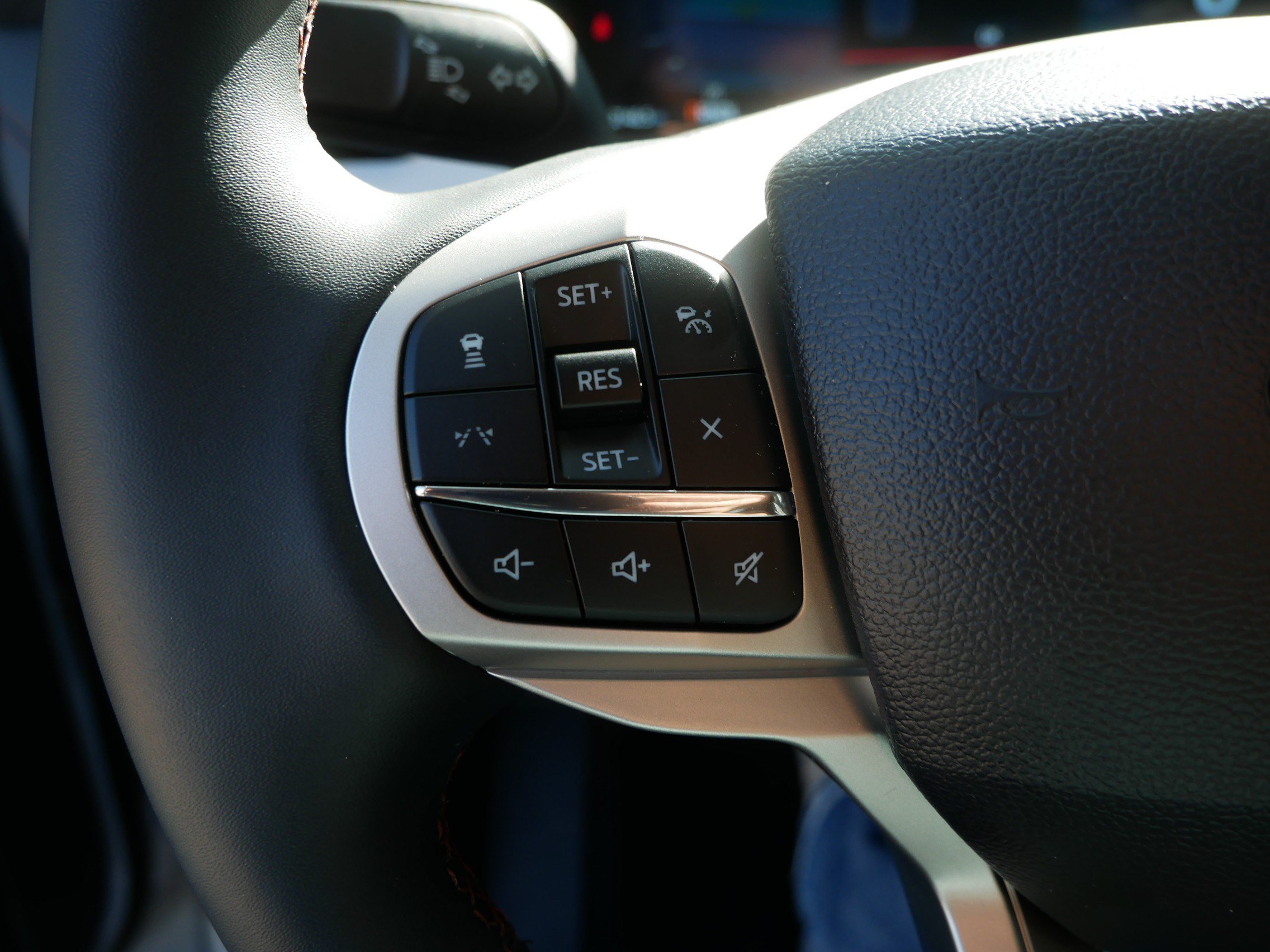 Used 2026 Ford Explorer Active AWD/4WD image 29