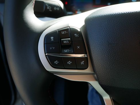 Used 2026 Ford Explorer Active AWD/4WD image 29