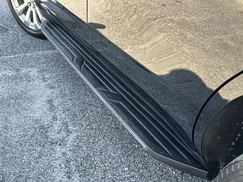 Used 2021 Chevrolet Tahoe Premier w/ Premium Package image 21