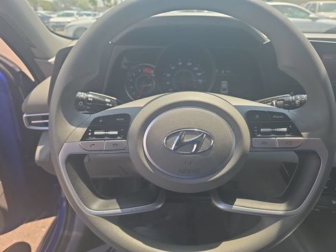 Used 2023 Hyundai Elantra SEL FWD image 13