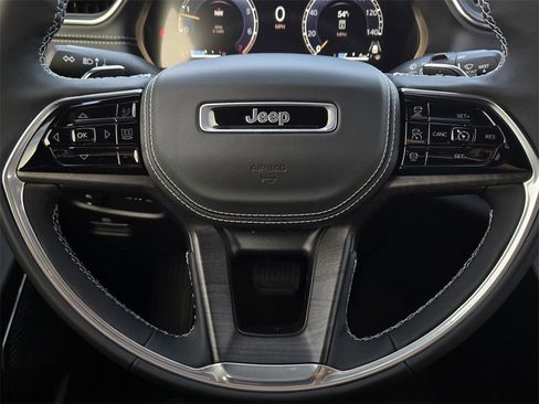 New 2025 Jeep Grand Cherokee Overland w/ Luxury Tech Group IV image 21