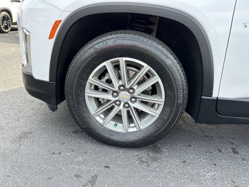 Used 2022 Chevrolet Traverse LT image 9