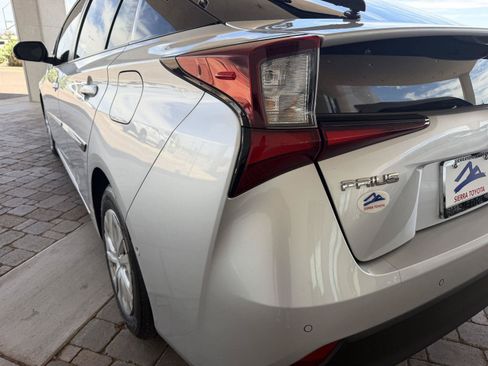 Used 2022 Toyota Prius LE FWD image 11