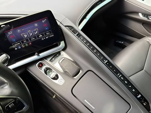 Used 2021 Chevrolet Corvette Stingray Preferred Conv w/ Z51 Performance Package RWD image 18