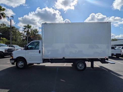 Used 2023 Chevrolet Express 3500 w/ Power Convenience Package image 7