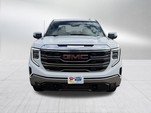 Used 2025 GMC Sierra 1500 SLT image 2
