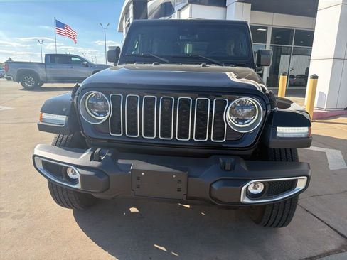 Used 2024 Jeep Wrangler Sahara w/ Technology Group image 7