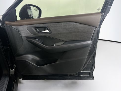 Used 2023 Nissan Rogue SV FWD image 30