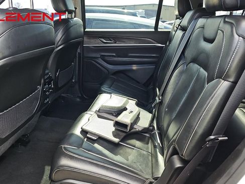 Used 2023 Jeep Grand Cherokee L Limited AWD/4WD image 17