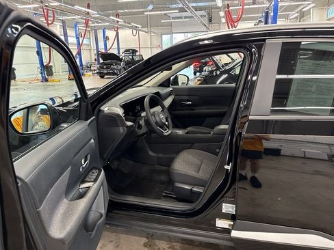 Used 2025 Nissan Kicks SV w/ SV Premium Package AWD/4WD image 14