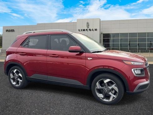 Used 2024 Hyundai Venue SEL image 1