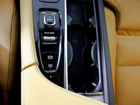 Used 2016 Volvo XC90 T8 Momentum w/ Vision Package image 37