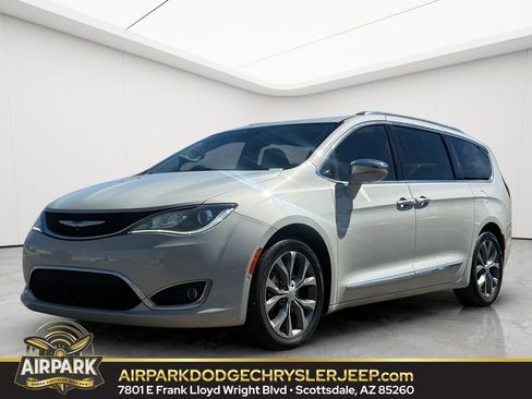 Used 2017 Chrysler Pacifica Limited image 1