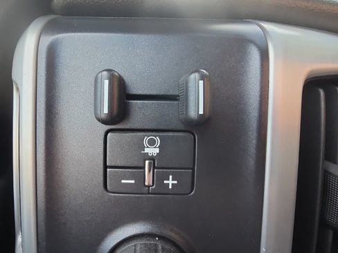 Used 2016 GMC Sierra 2500 SLE w/ SLE Preferred Package AWD/4WD image 7