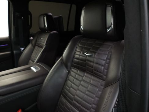 Used 2024 Cadillac Escalade ESV V w/ Heavy-Duty Trailer Package AWD/4WD image 79